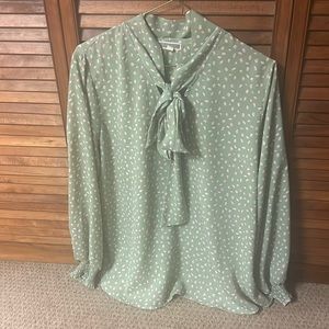 Women’s fashion tie front blouse L